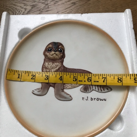 1979 Roger Brown seal pup plate in like new condition. - Picture 4 of 16